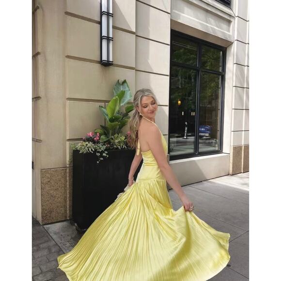 TUCKERNUCK Alexis Saab Yellow Pleated Midi Dress NWT Size Small - Picture 4 of 7